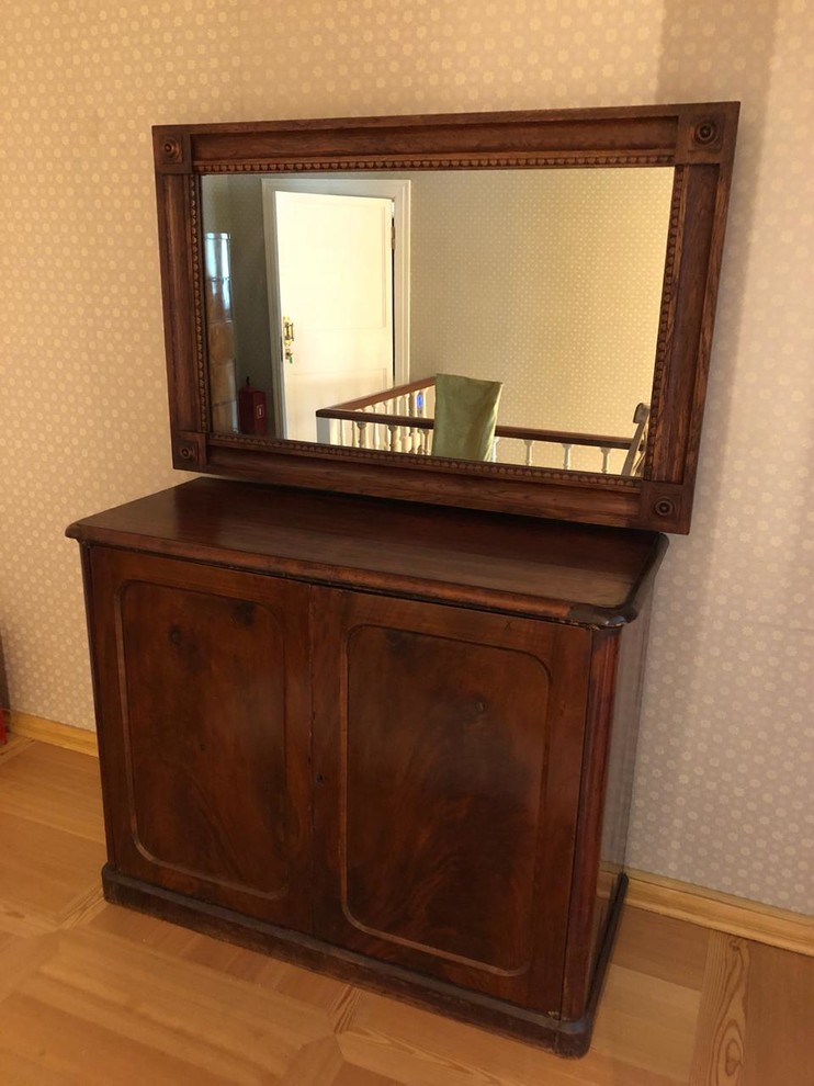 Зеркальные телевизоры в прекрасных багетных рамах