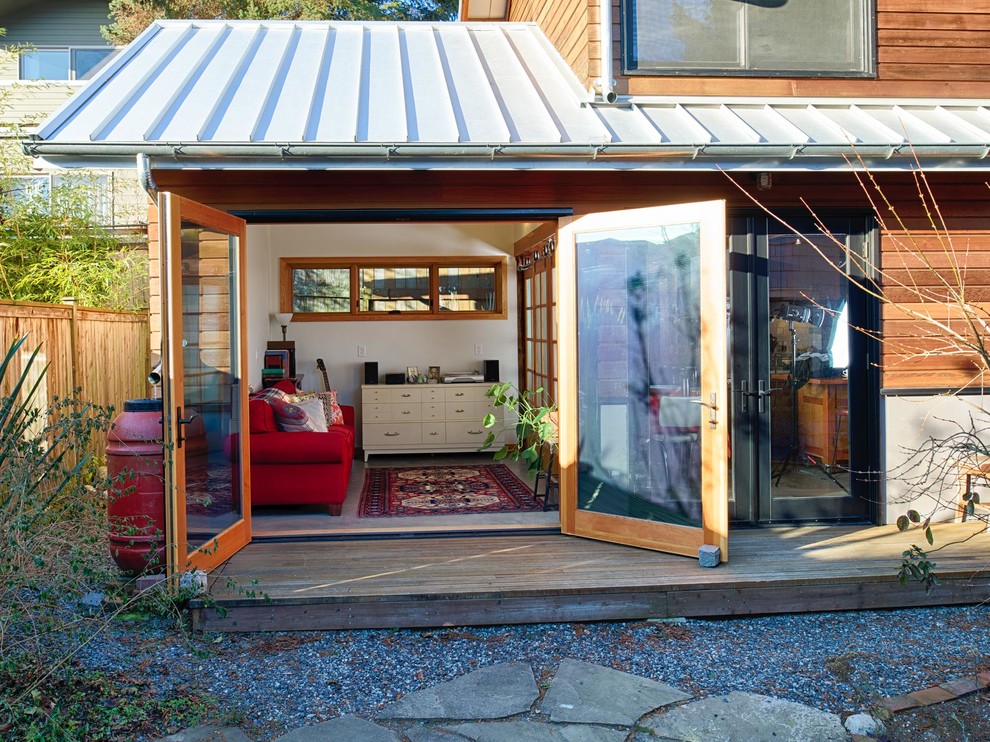 Mountain style patio photo in Seattle