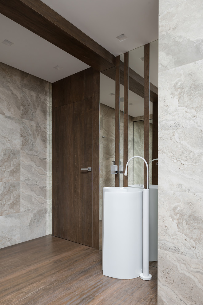 Интерьеры загородного дома в поселке Монтевиль