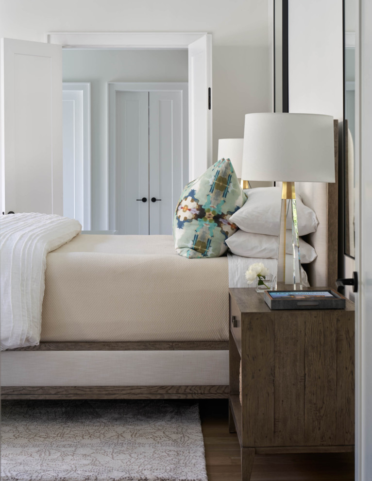Example of a transitional home design design in Dallas