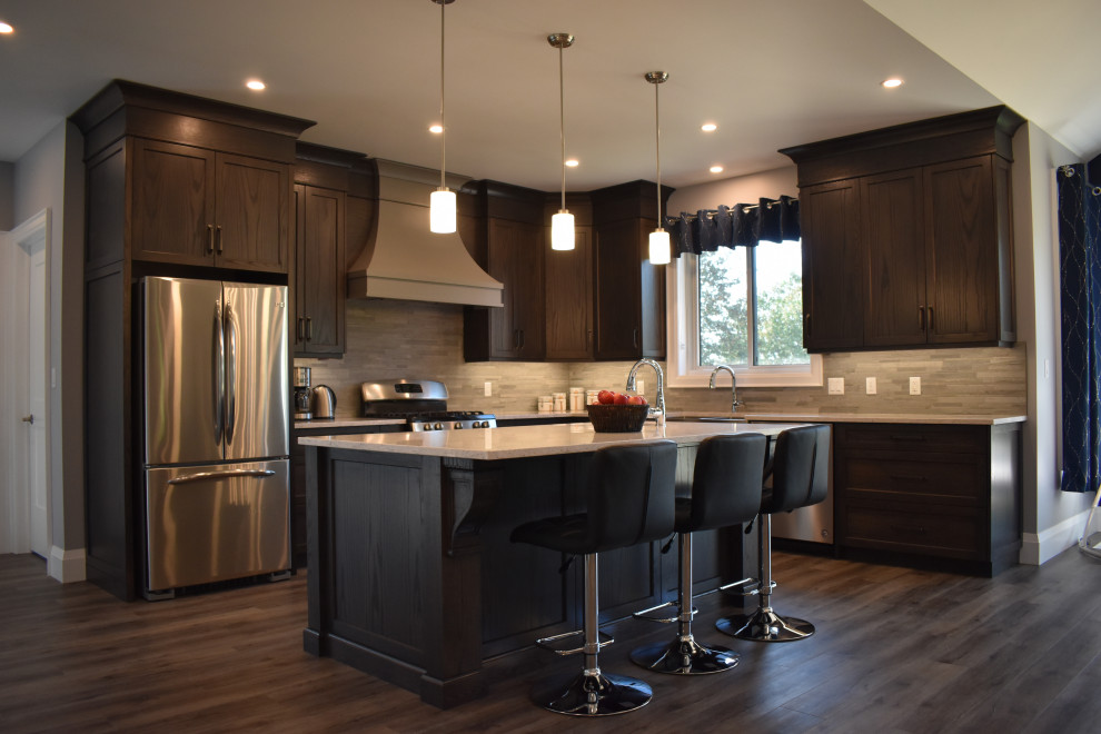 Kitchen - transitional kitchen idea in Toronto