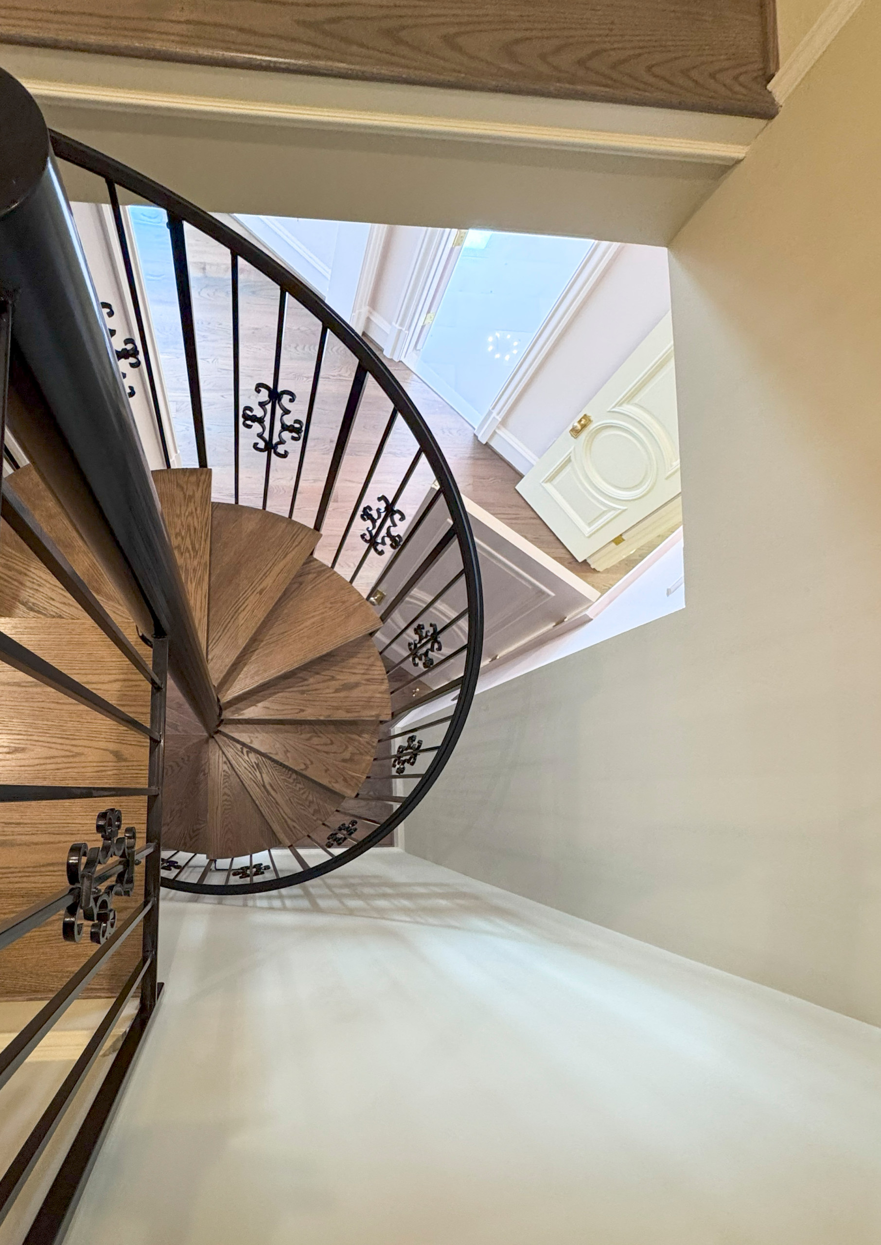 135_Vibrant Staircase with Touch of Historic Grandeur, Great Falls, VA 22066