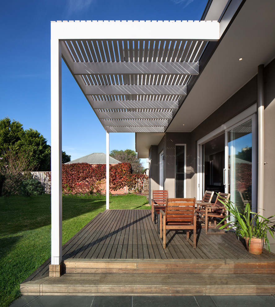 Mid-sized contemporary backyard deck in Melbourne with a pergola.