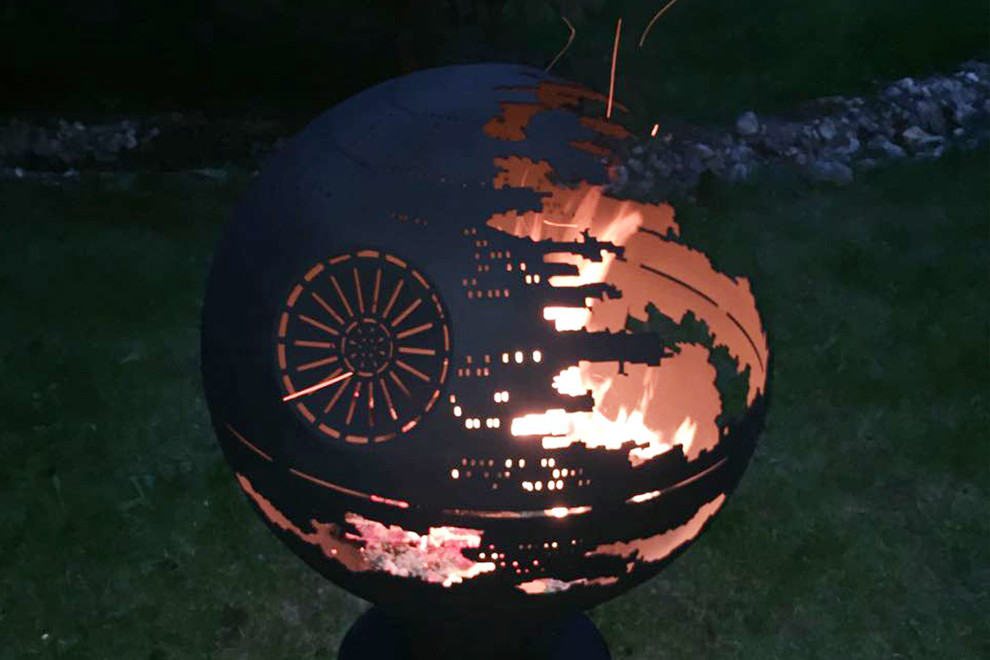 Уличный очаг "Звезда смерти"