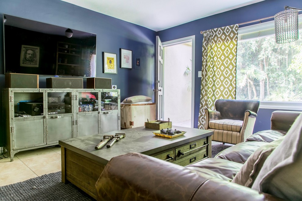 Example of a transitional home design design in Los Angeles