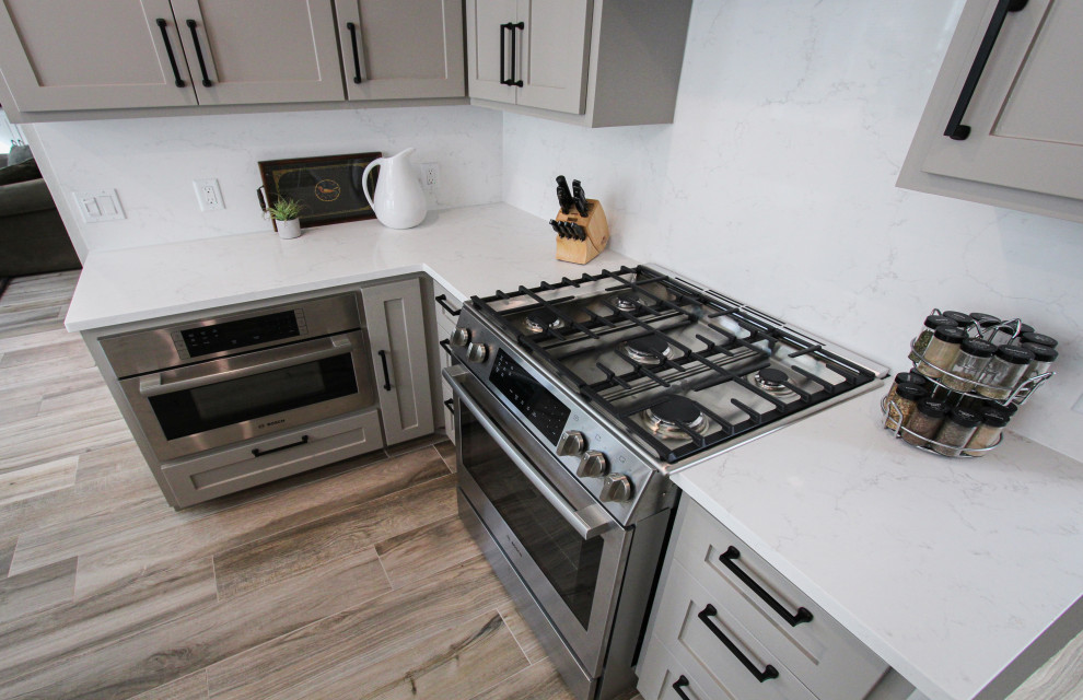 Home design - transitional home design idea in Austin
