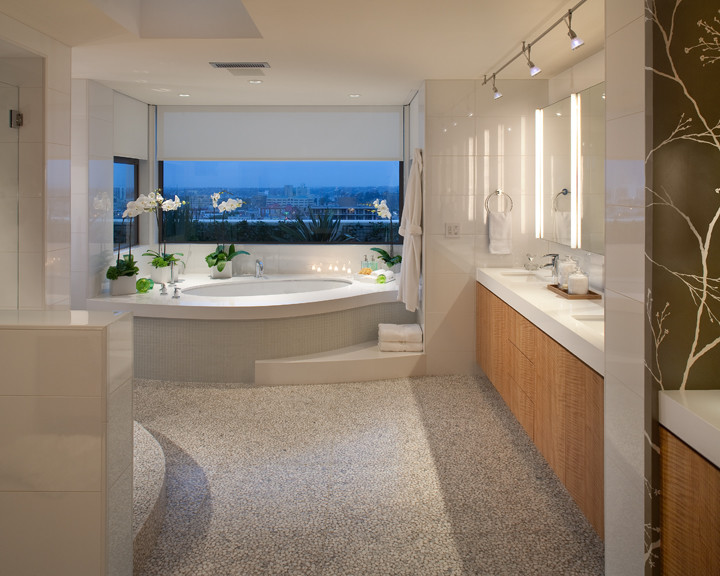Contemporary bathroom in San Diego.