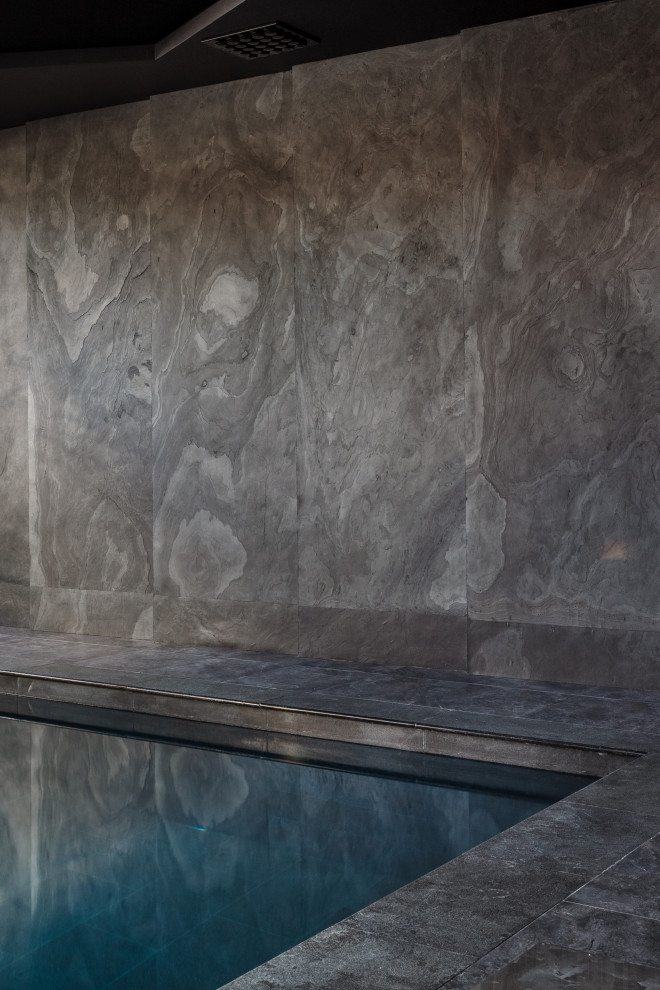 Сауна с бассейном в цоколе частного дома.