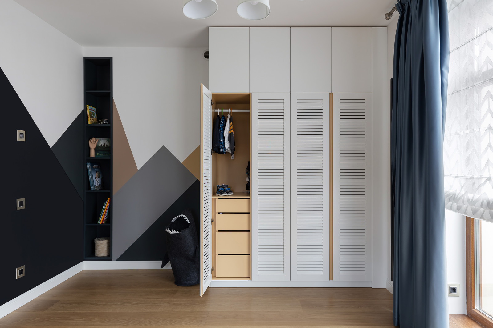 Дом с потайной лестницей