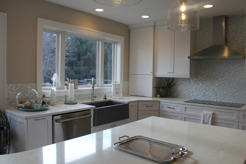 Example of a transitional kitchen design in Cedar Rapids