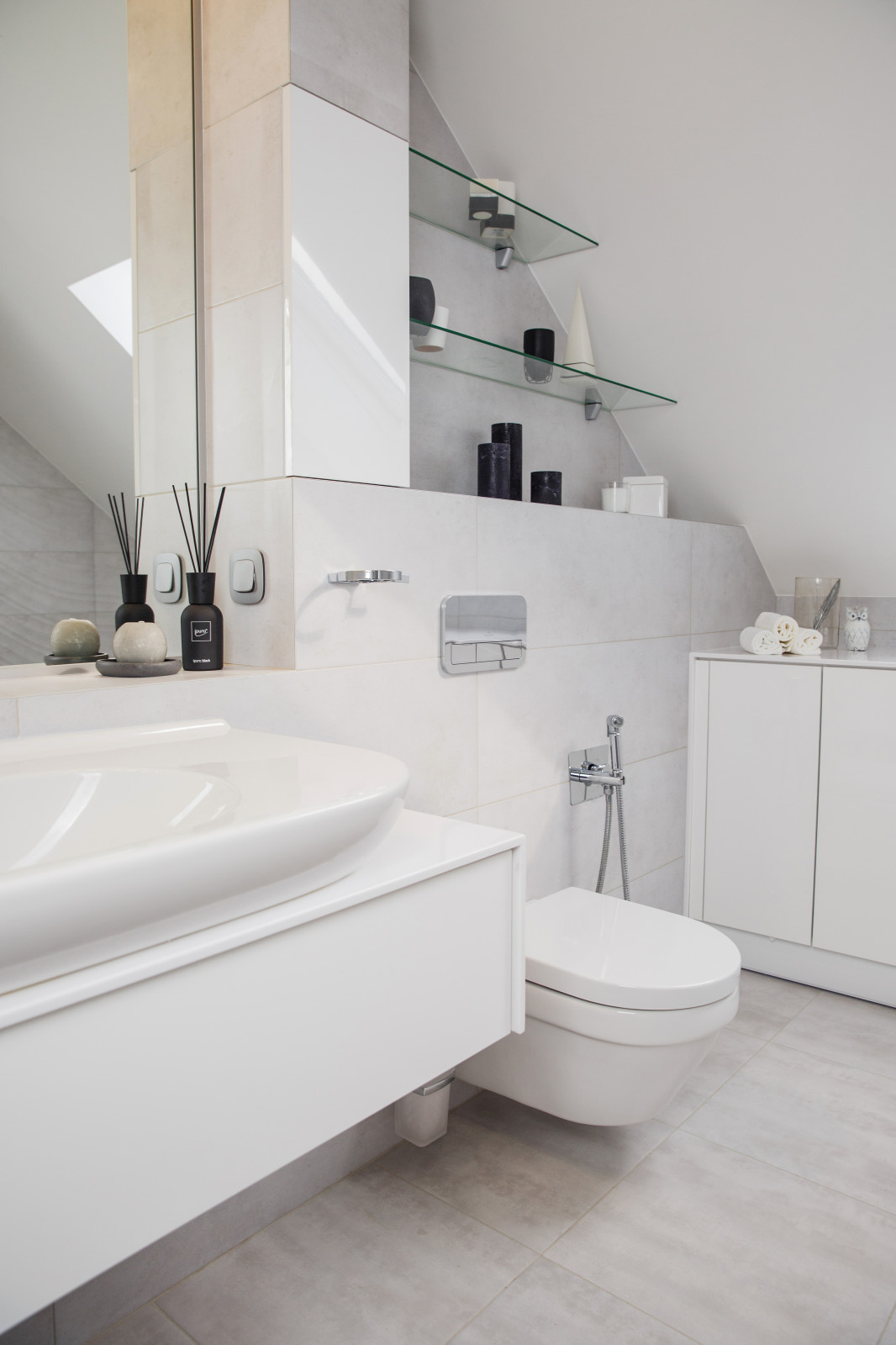 Двухэтажная квартира с мансардным потолком