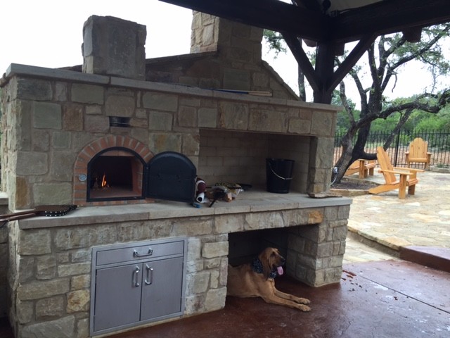 Outdoor wood fired pizza oven + stone outdoor fireplace - Rustic - New