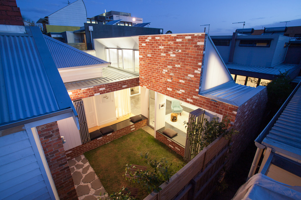 This is an example of a contemporary exterior in Melbourne.