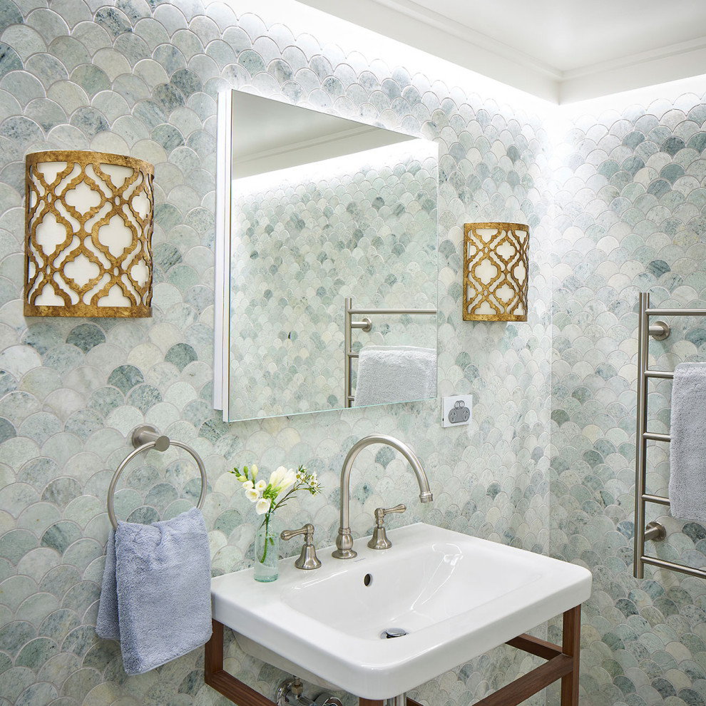 Идея дизайна: ванная комната среднего размера в морском стиле с синей плиткой, синими стенами, раковиной с пьедесталом, тумбой под одну раковину и подвесной тумбой