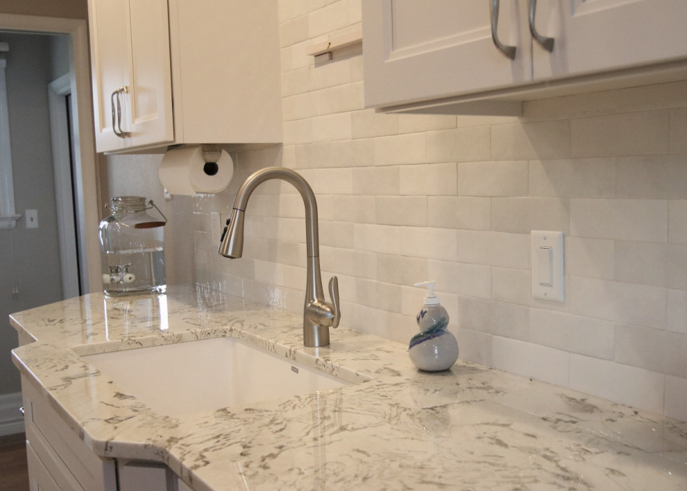 Inspiration for a mid-sized eat-in kitchen remodel with white backsplash and ceramic backsplash