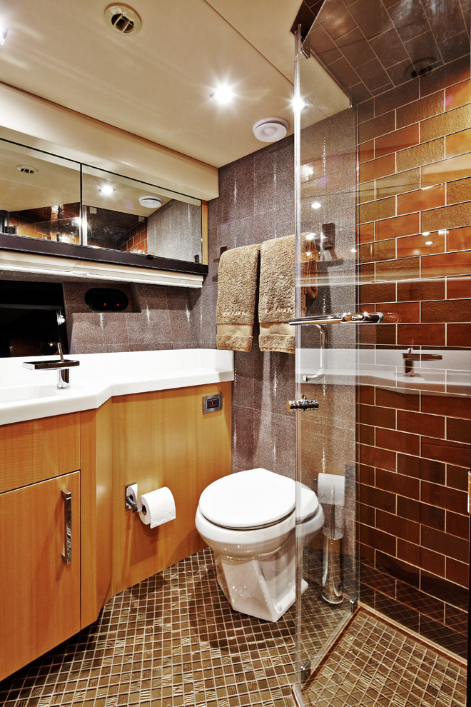 This is an example of a contemporary bathroom in Tampa.