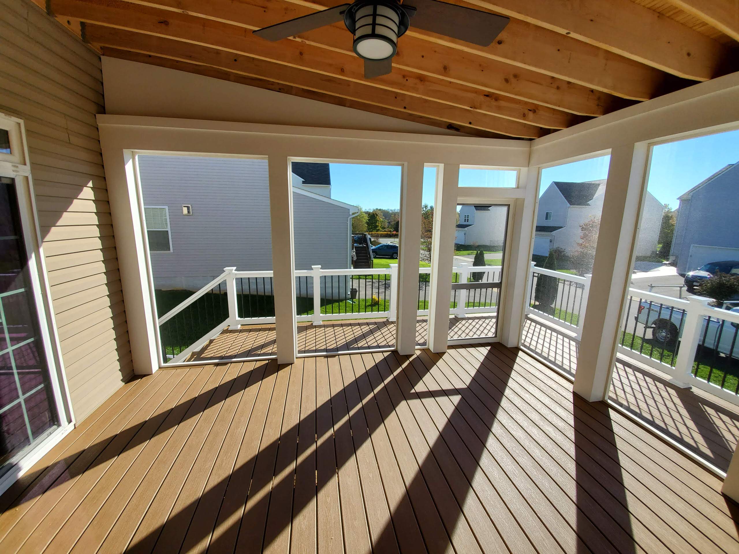 Screened in deck w/ outer walkway
