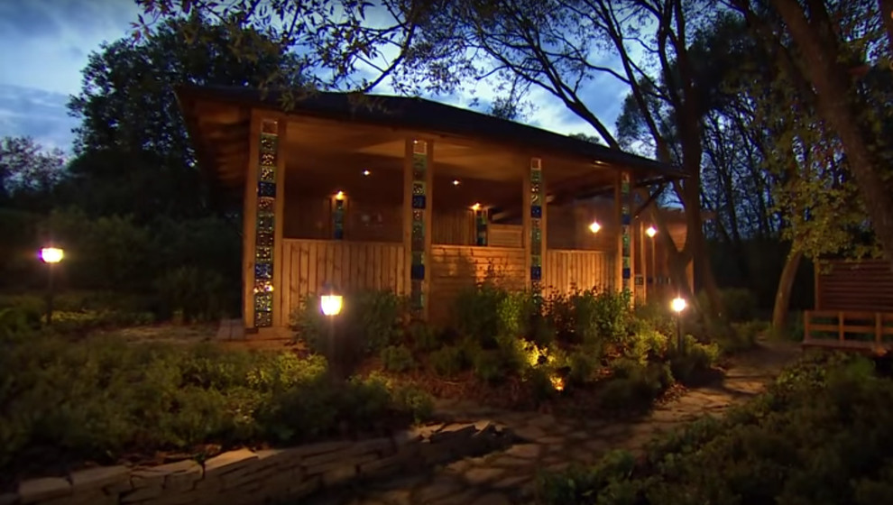 Сад у ручья