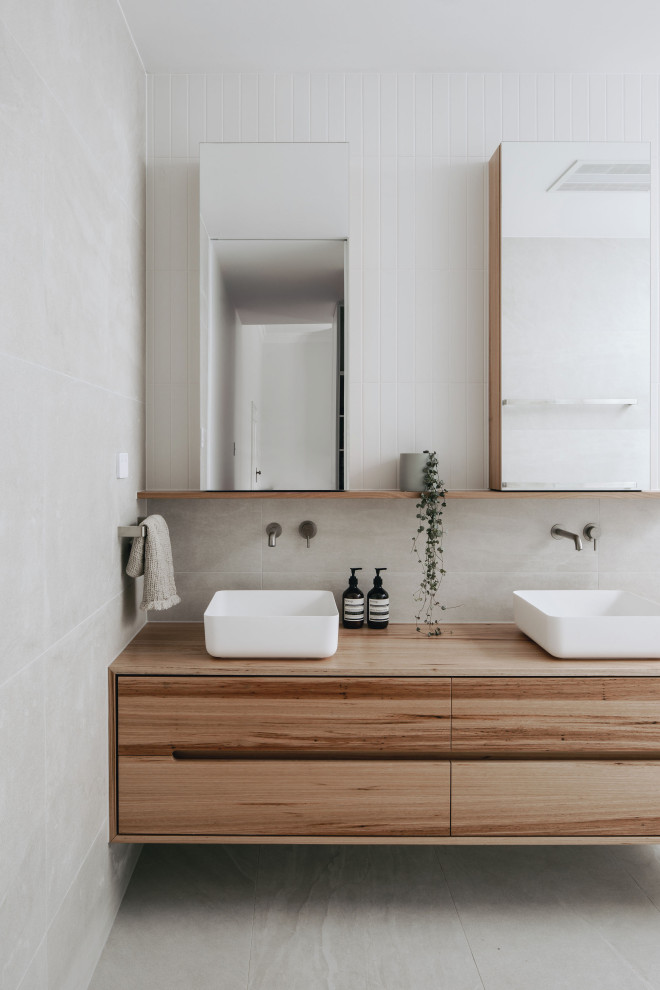 Photo of a contemporary bathroom in Adelaide.