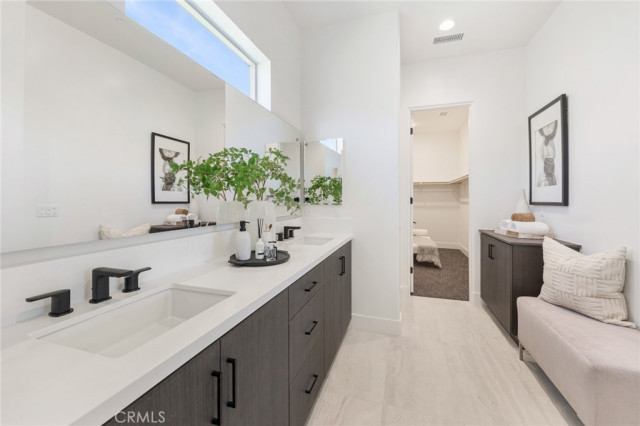 Desert Living | La Quinta contemporary-bathroom