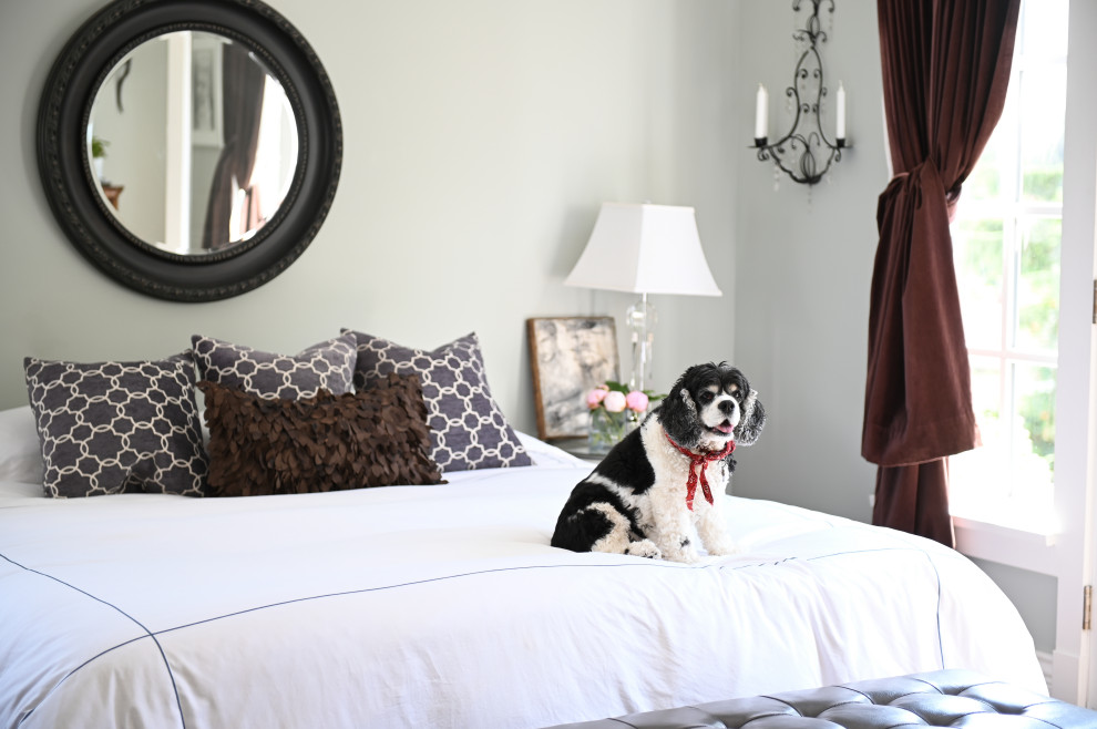 Transitional home design photo in Vancouver