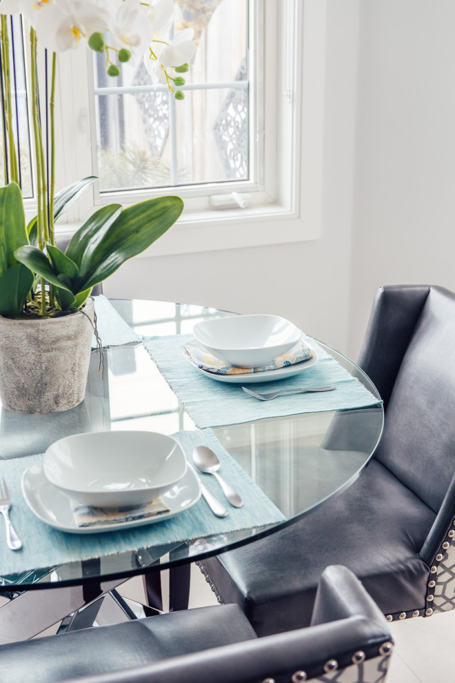 Example of a transitional home design design in Toronto