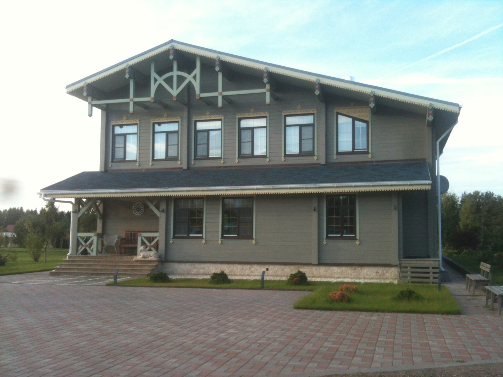 Фасады дома под Можайском до и после