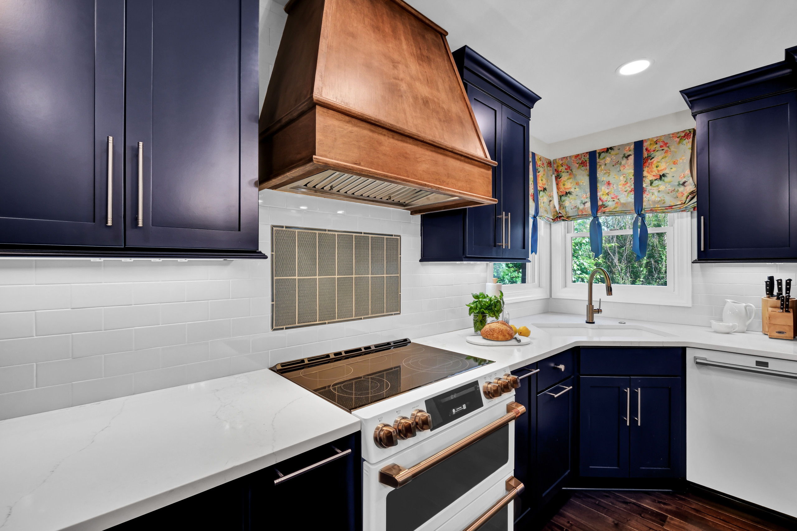 75 Kitchen with Blue Cabinets and Black Appliances Ideas You'll Love -  January, 2024