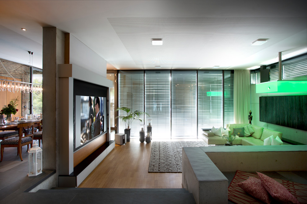 This is an example of a contemporary living room in Nuremberg.