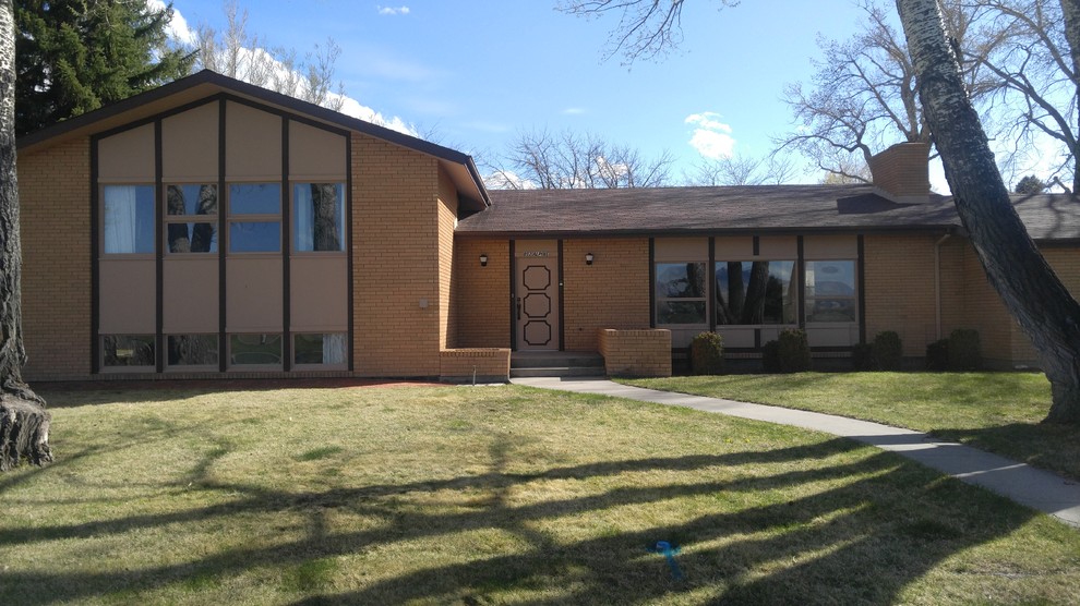 What colort will pop with the blonde brick home. Not painting brick!