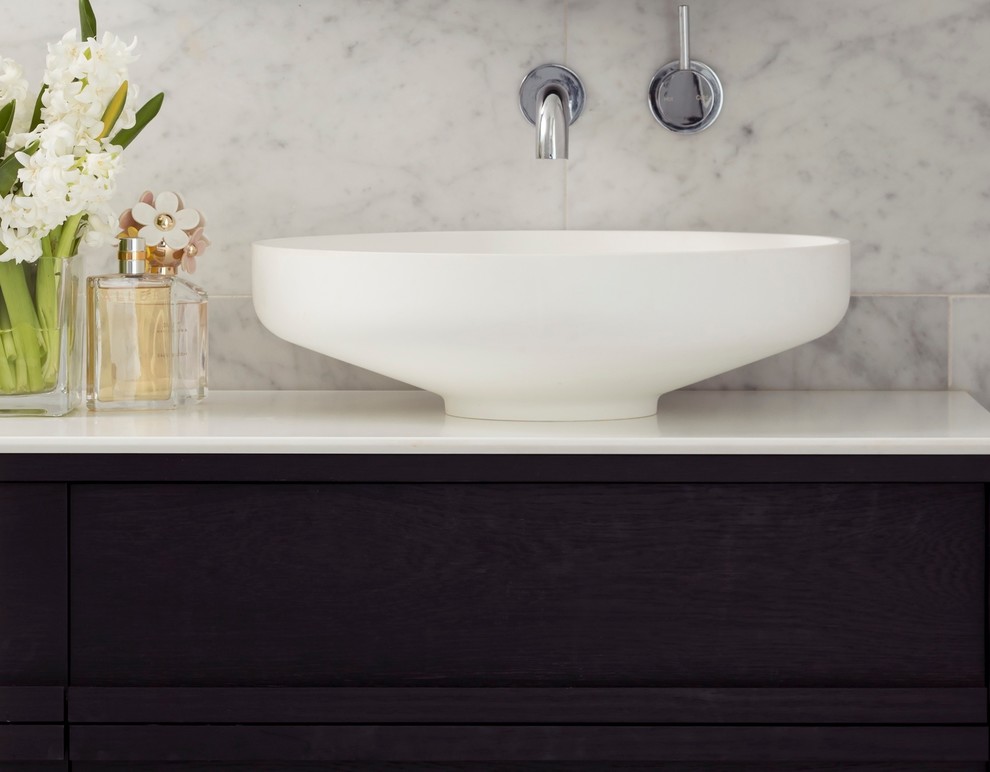 Small transitional bathroom in Melbourne.