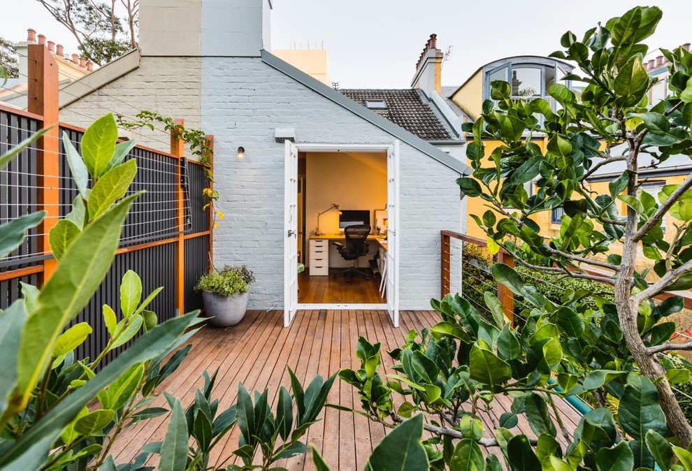 Design ideas for a mid-sized contemporary rooftop deck in Sydney.