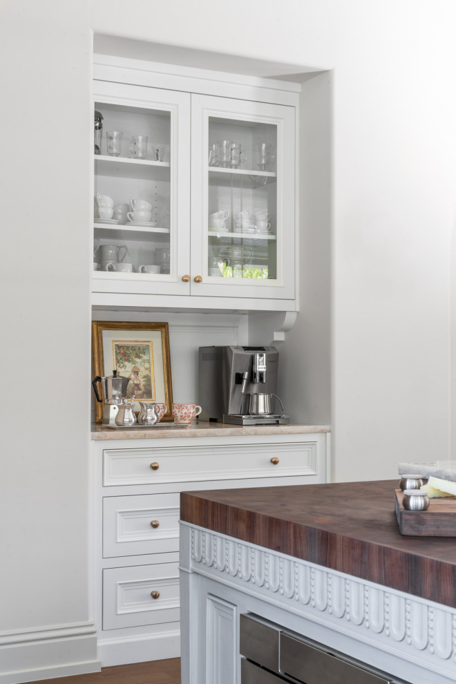 Transitional kitchen photo in Miami