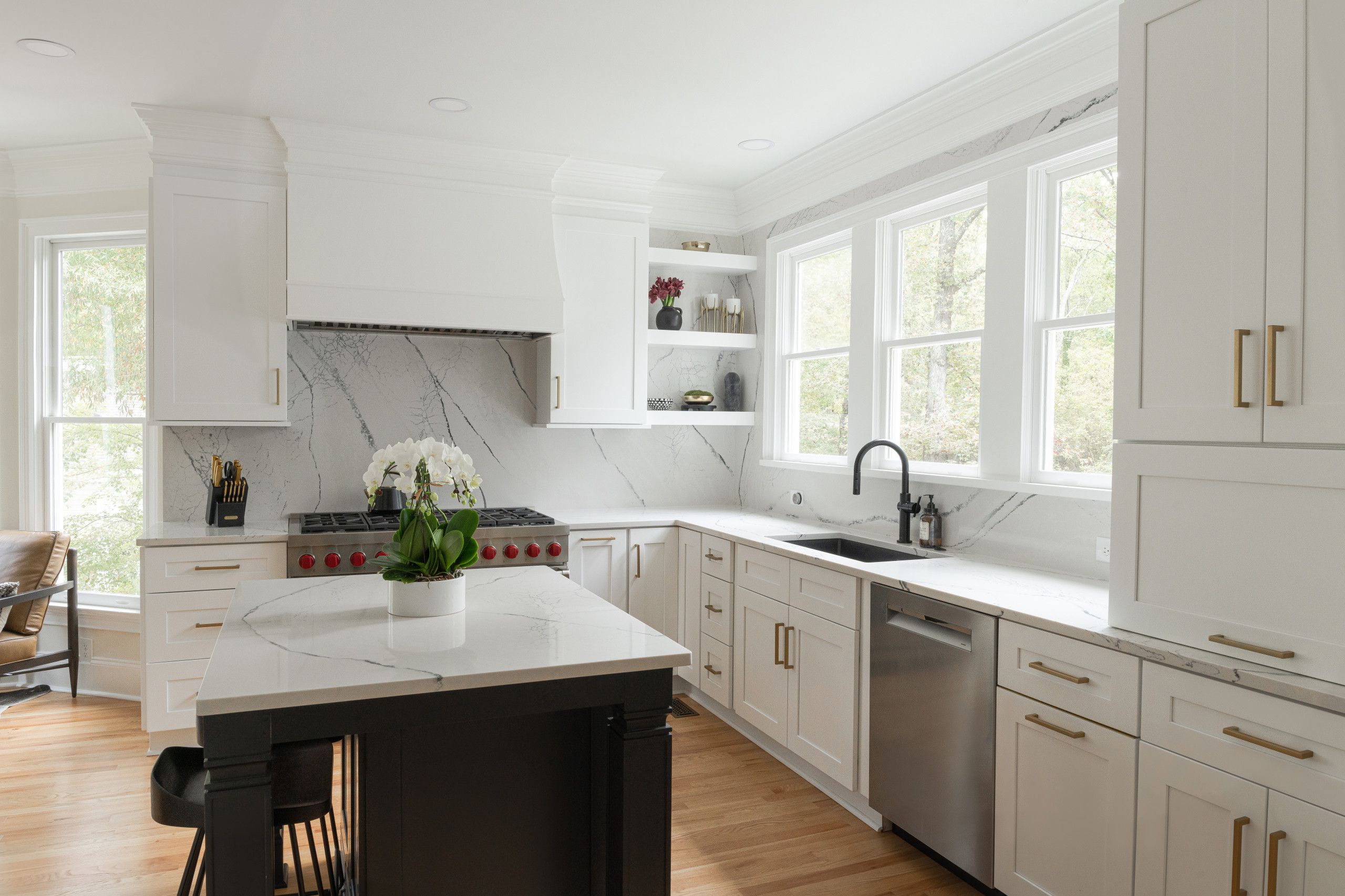 PEACHTREE CITY Clean and Modern Kitchen