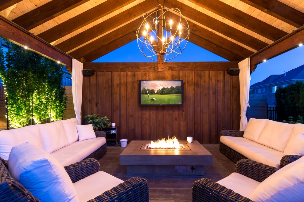 Photo of a transitional backyard landscaping in Toronto.