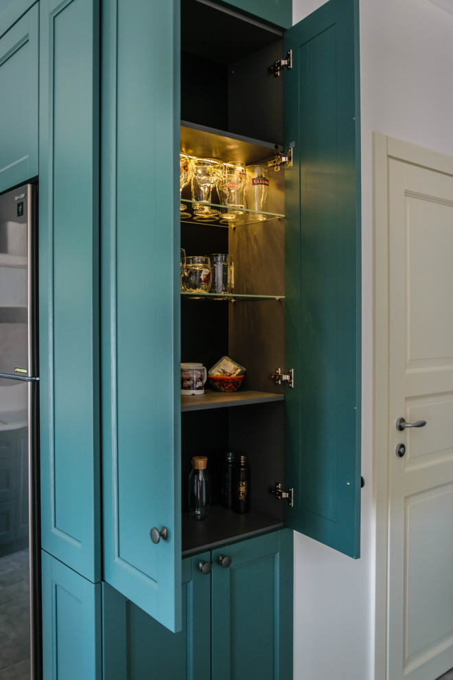 Пыльно-зеленая кухня