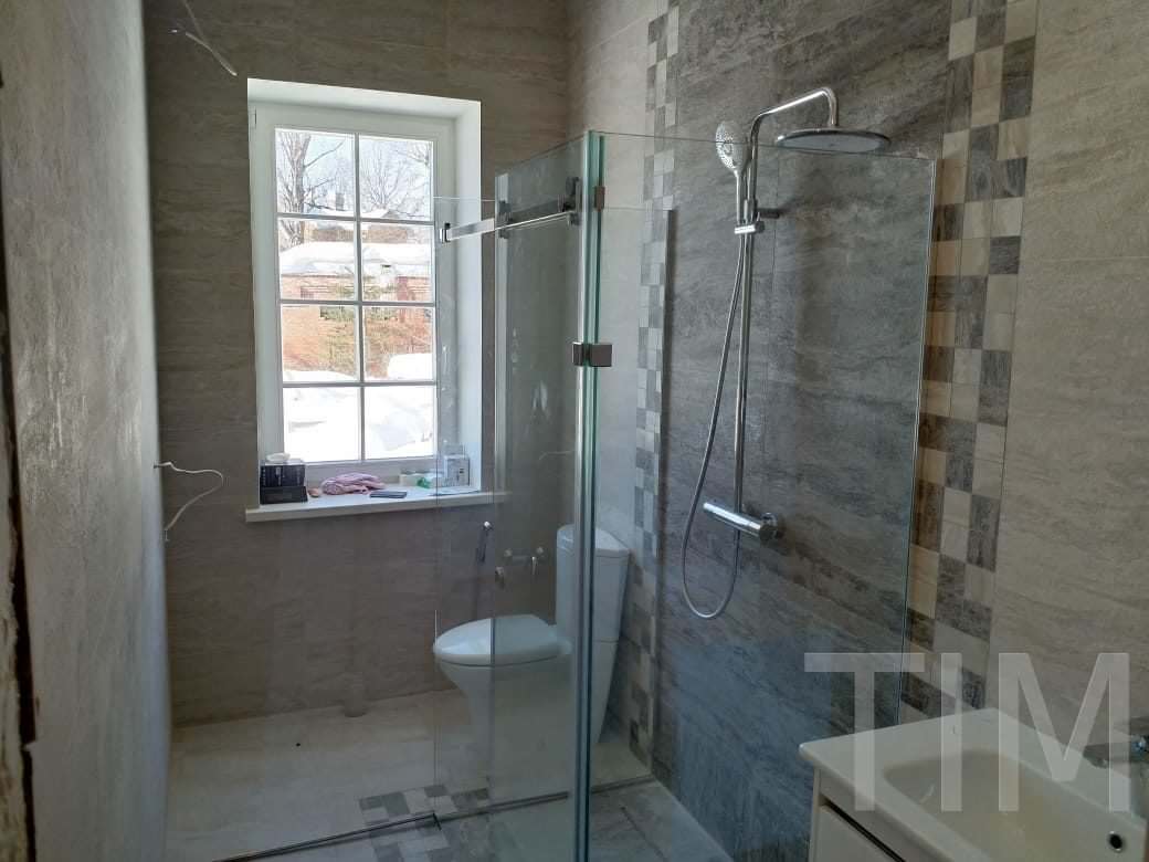 П образная душевая кабина из стекла