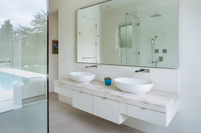 Eclectic Oceanfront modern-bathroom
