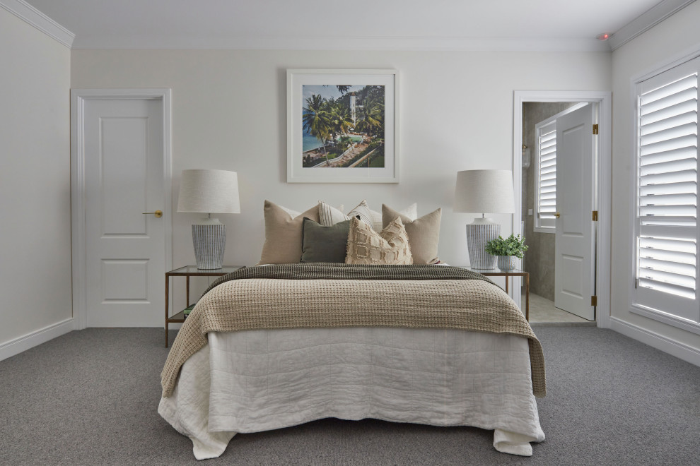 Transitional master bedroom in Gold Coast - Tweed with carpet and grey floor.