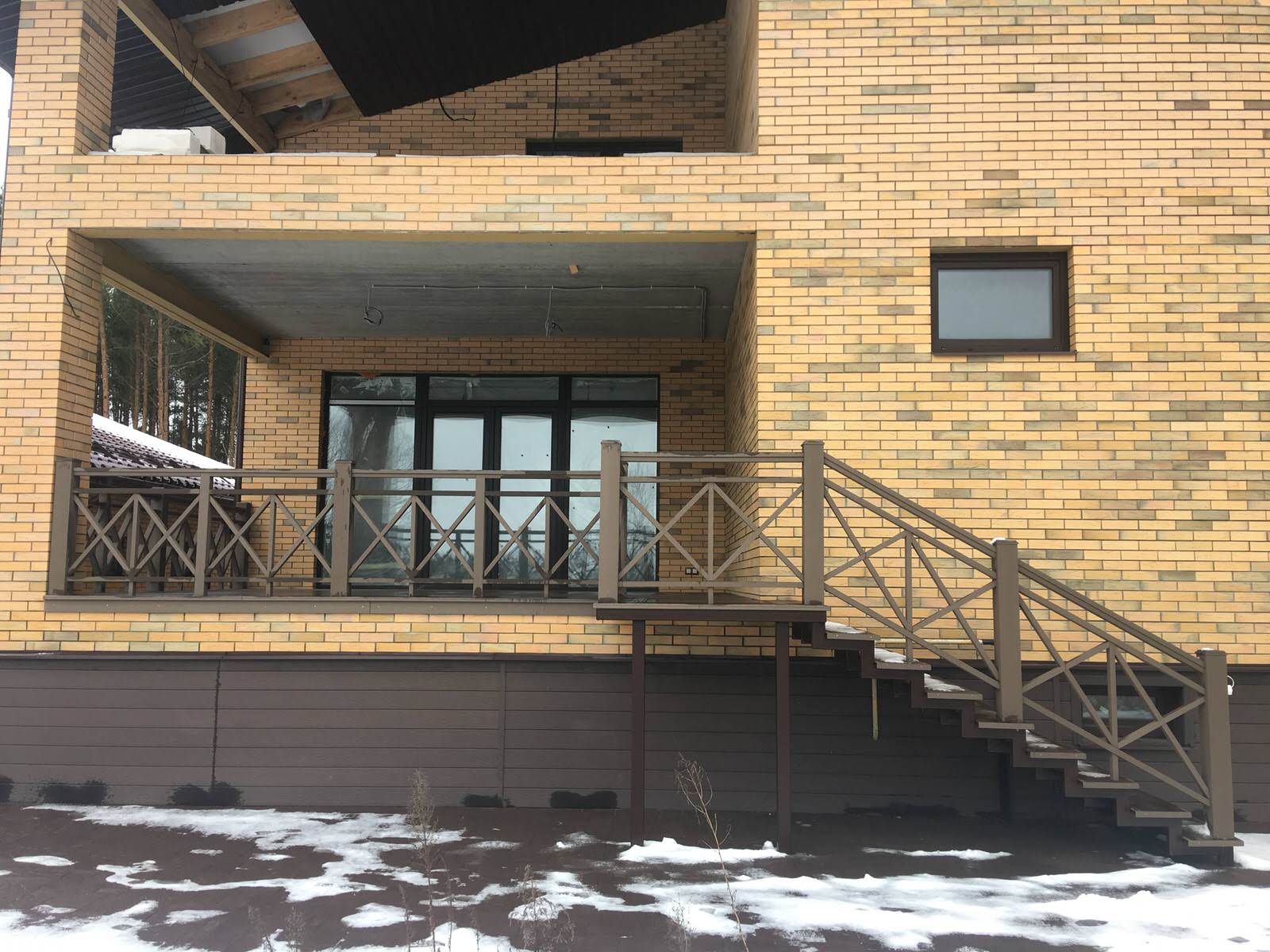 Застеклённая веранда с раздвижными створками