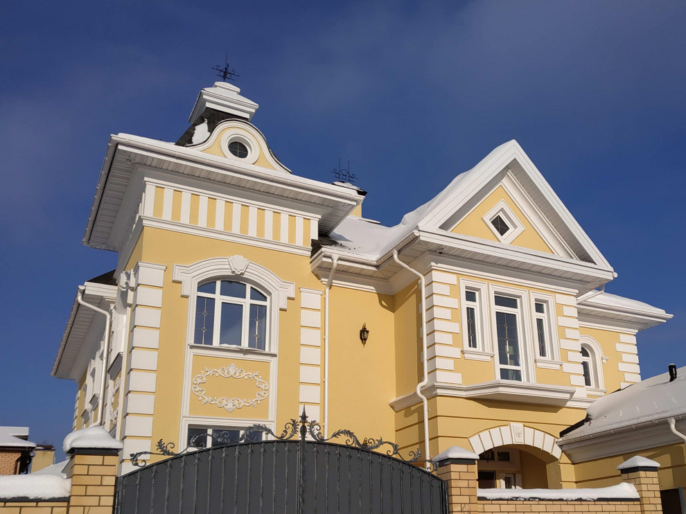 Дом в классическом стиле - штукатурка и лепнина