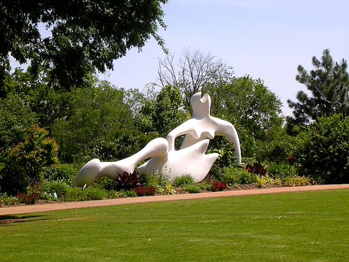 Sculptures dans le jardin