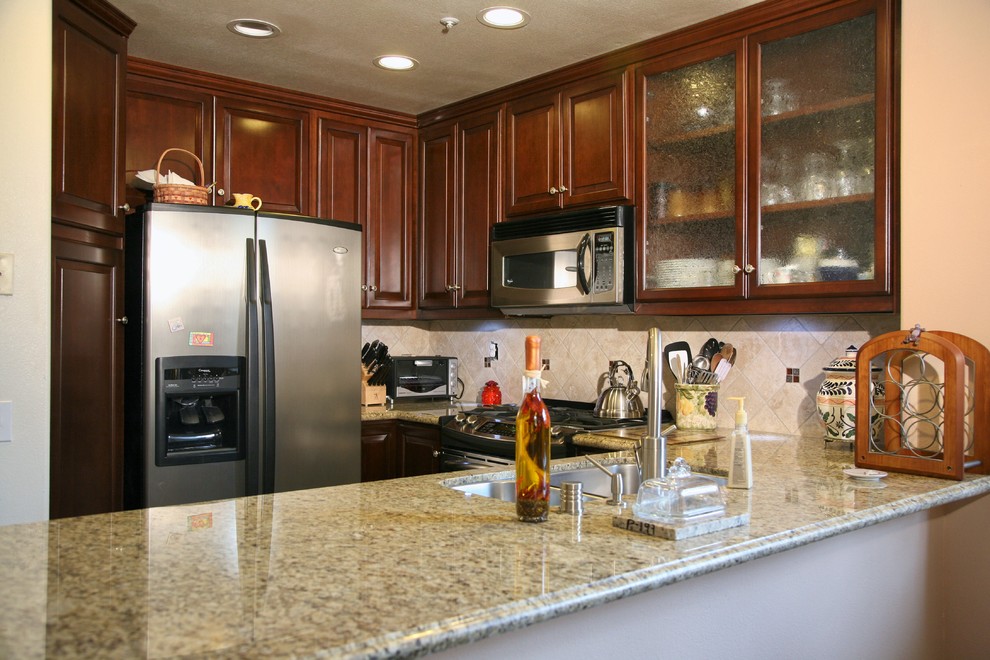 Kitchen - transitional kitchen idea in Orange County