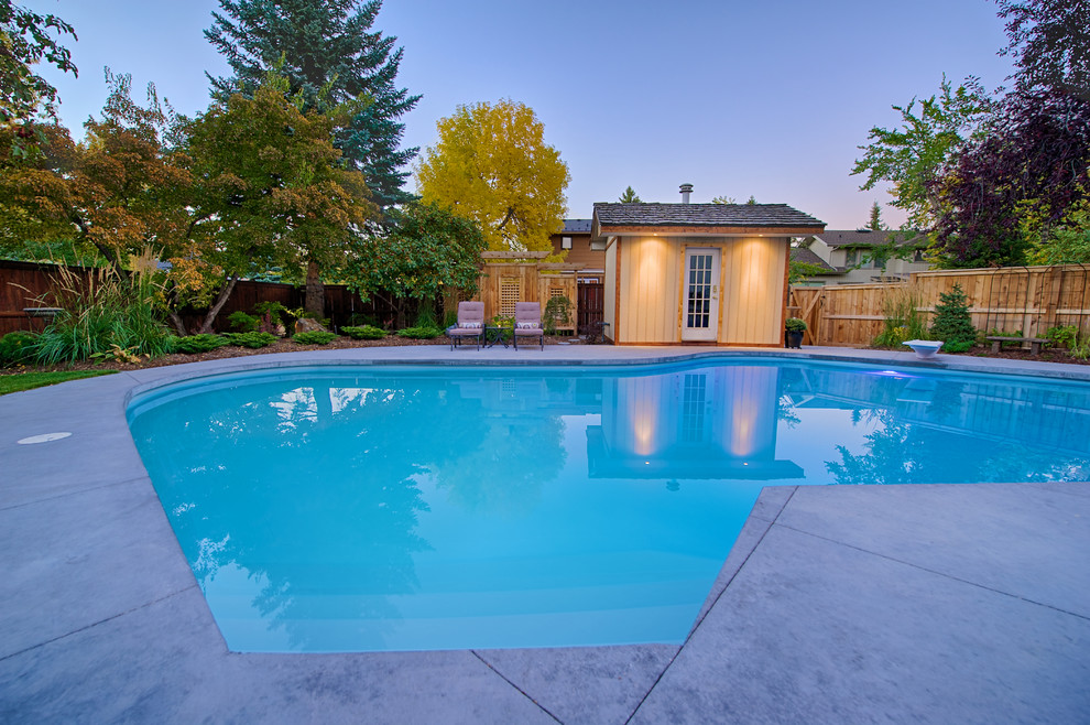 Bonavista in Style Traditional Pool Calgary by VisionScapes