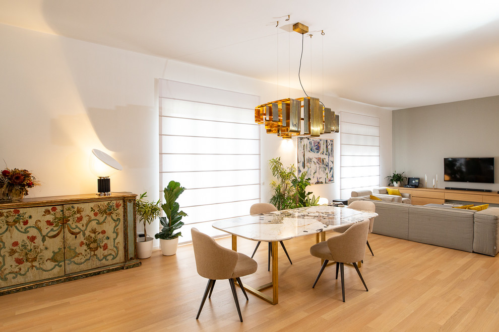This is an example of a contemporary dining room in Catania-Palermo.