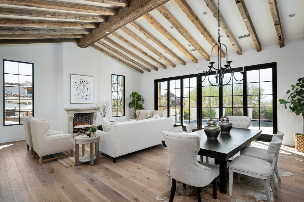 Example of a transitional home design design in Phoenix
