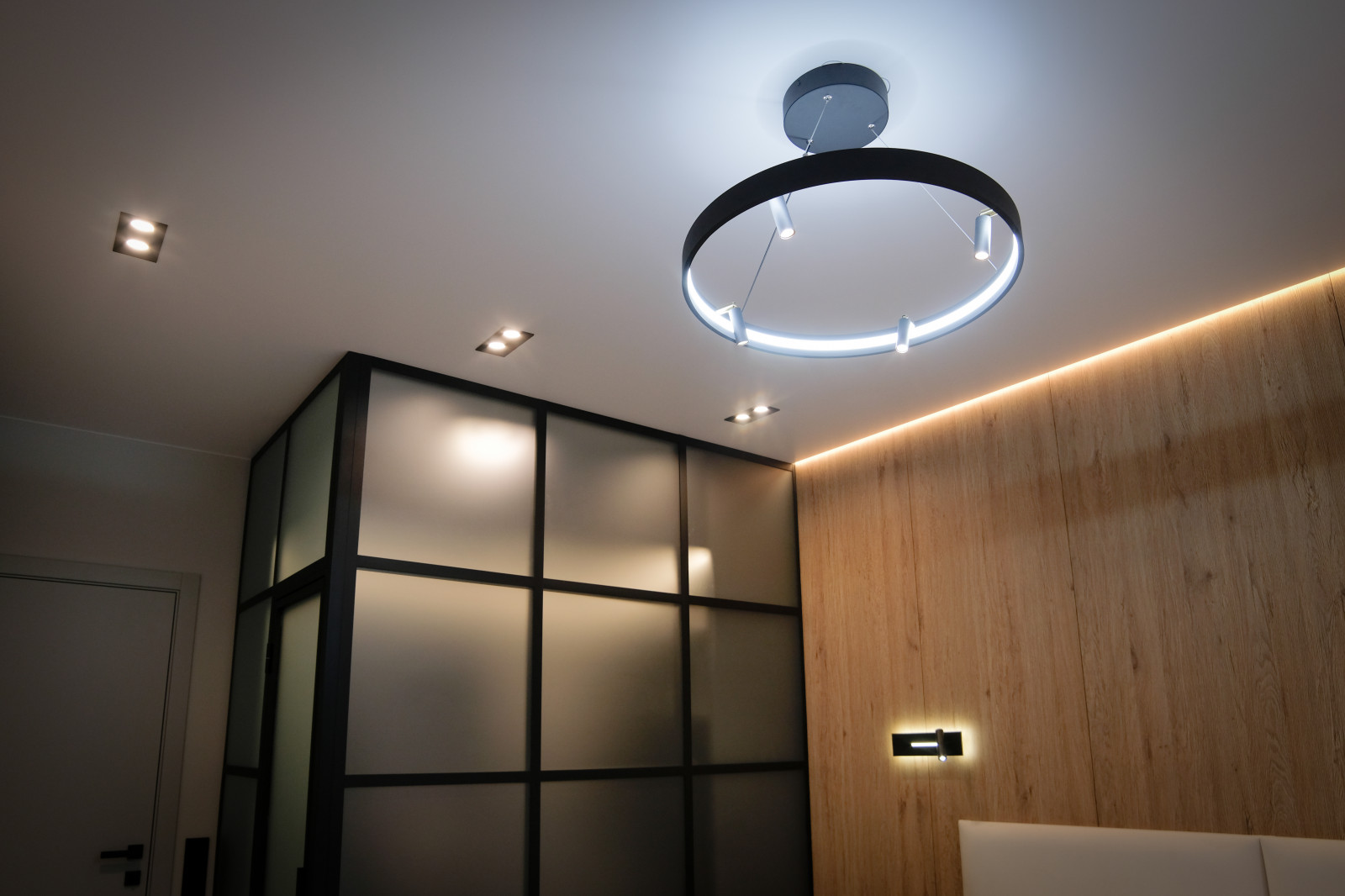 Квартира с дизайнерским ремонтом и освещением