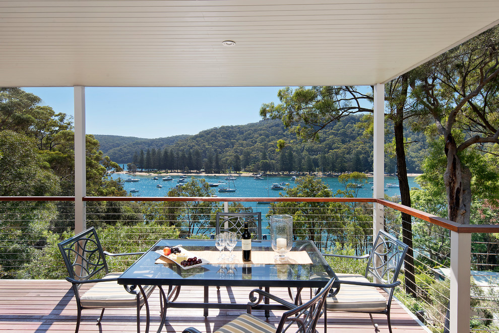 Inspiration for a contemporary verandah in Sydney.