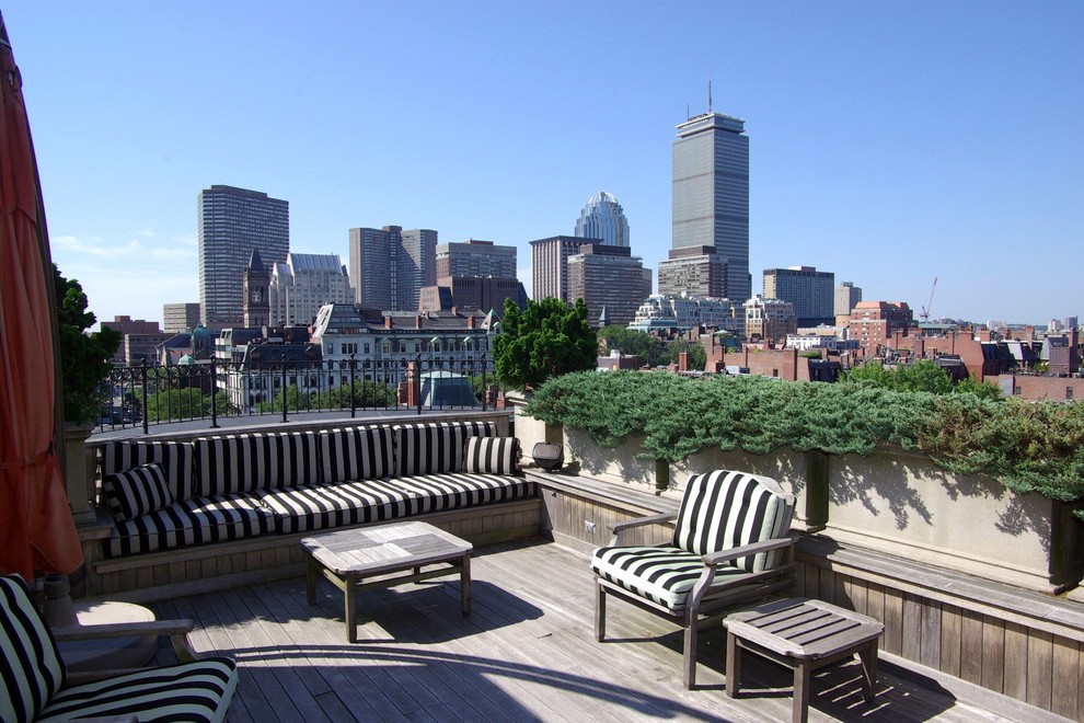 Inspiration for a transitional rooftop and rooftop deck in Boston.