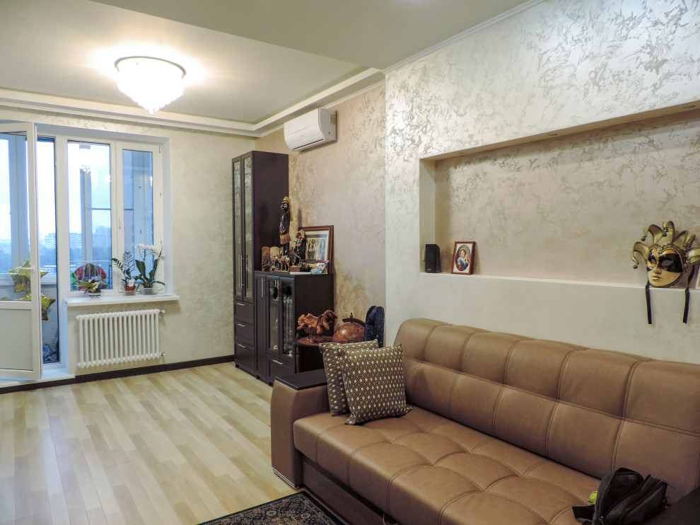 Photo of a medium sized classic living room in Moscow with beige walls, laminate floors, no fireplace, a freestanding tv, beige floors and a drop ceiling.